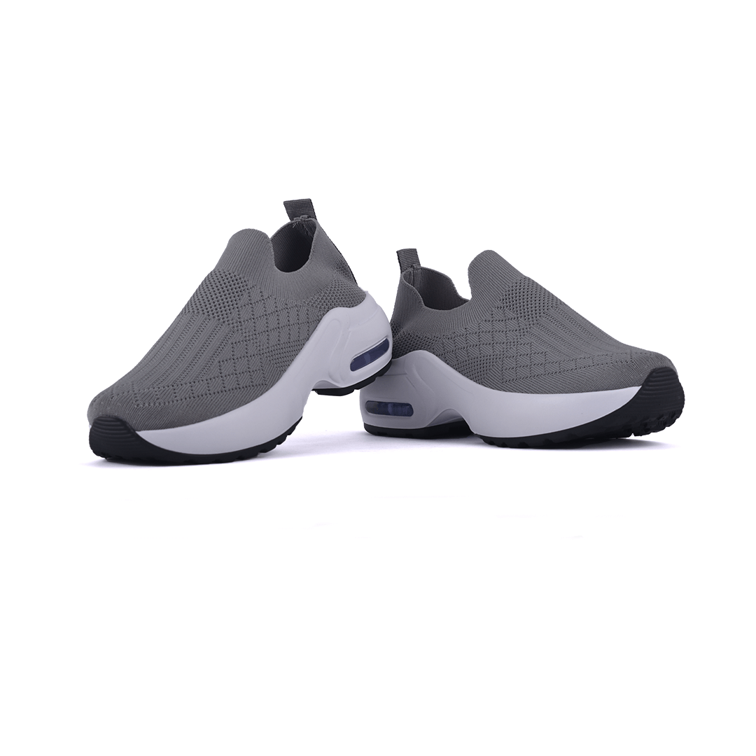 Zapatillas FlexG grises con diseño moderno y suela flexible, ideales para confort y estilo en cada paso.